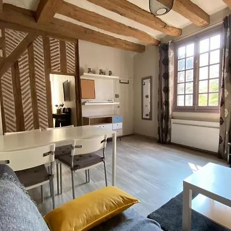 Typical In The Heart Of The With Wifi Apartment *